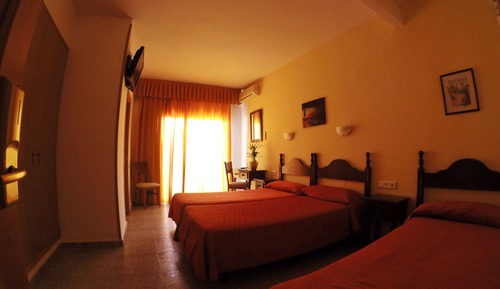 Habitación triple, 3 camas individuales, balcón
