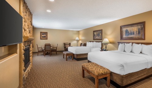 Habitación estándar, 2 camas de matrimonio, no fumadores, bañera de hidromasaje (Cabin Fever Suite)