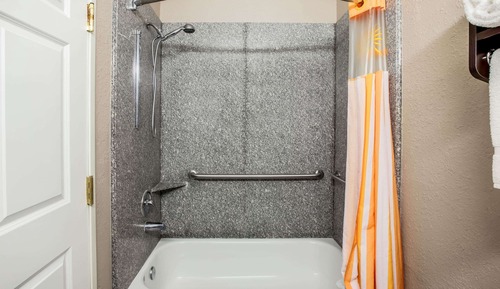 Suite ejecutiva, 1 cama de matrimonio grande, no fumadores (Tub with Grab Bars)