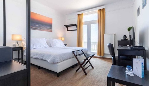 Habitación clásica con 1 cama doble o 2 individuales, vistas al mar