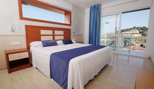 Habitación doble superior vista mar con bañera de hidromasaje