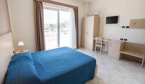 Habitación clásica, vistas parciales al mar