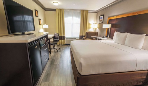 Suite familiar (1 King Bed, 2 Queen Beds)
