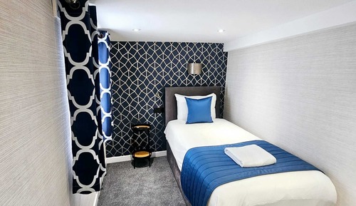 Courtyard Single Room En-Suite