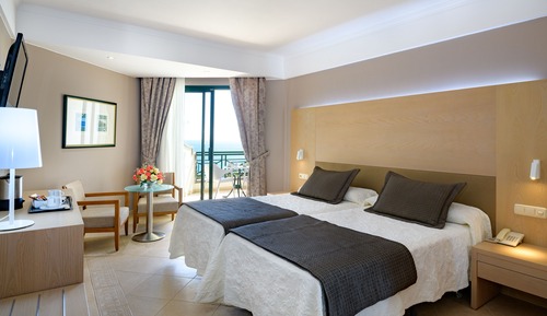 Habitación triple, balcón, vistas al mar