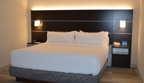 Habitación estándar, 1 cama de matrimonio grande (Communications, Mobility, Access Tub)