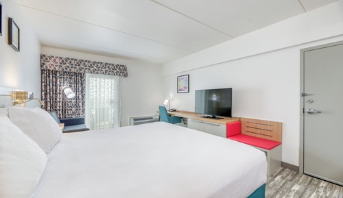 Habitación estándar, 1 cama de matrimonio grande con sofá cama, balcón (Side Ocean View)