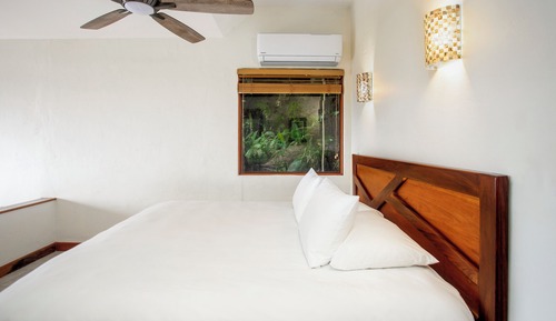 Habitación superior, 1 cama de matrimonio grande, vistas parciales al mar