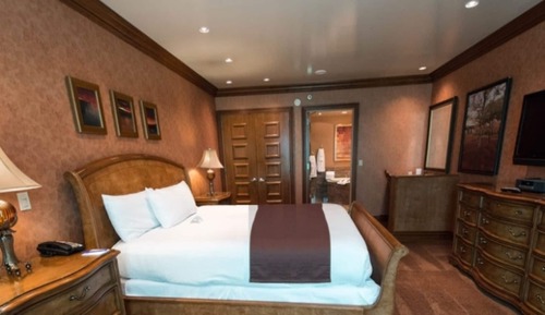 Specialty 1 Bedroom Suite