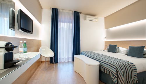 Habitación superior con 1 cama doble o 2 individuales
