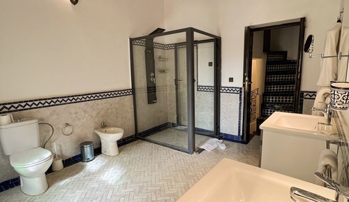 Suite Deluxe, baño privado (Azzrou)