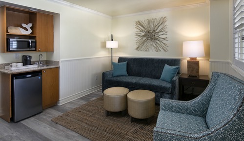 Suite superior, varias camas, vistas a la piscina (Pool View Suites, Two Queens)