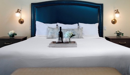 Suite superior, 1 cama de matrimonio grande con sofá cama (Pool View Suite King, ADA)