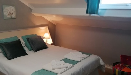 Habitación doble, baño privado (Small)