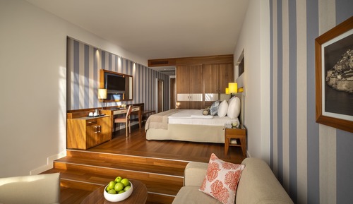 V Level Suite for 2+2 Seaview