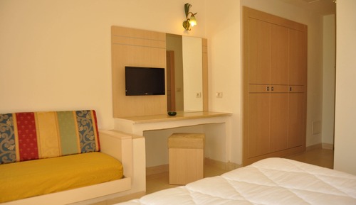 Habitación con 2 camas individuales, vistas al jardín