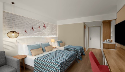 Habitación cuádruple superior, vistas parciales al mar