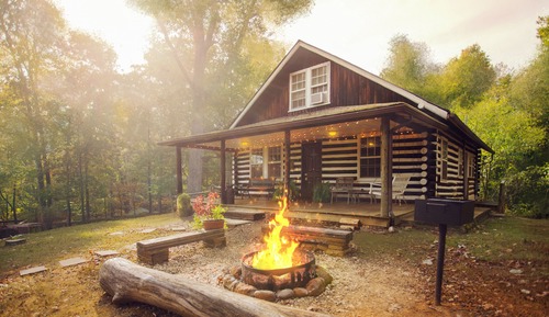Cabaña Confort, 2 habitaciones, vistas al río, junto a la montaña (Log Cabin)