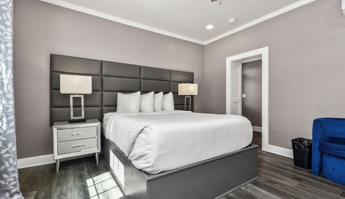 Habitación (Deluxe Queen Room w/ Private Entrance)