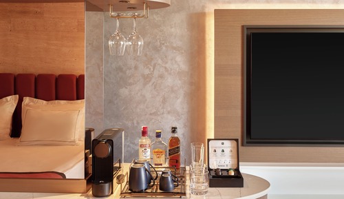 Penthouse Suite with Turkish Bath & Jetted Tub