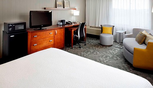 Habitación, 1 cama de matrimonio grande con sofá cama (Mobility/Hearing Access, Roll-in Shwr)