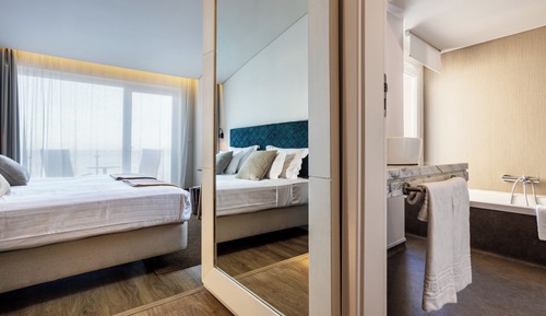 Habitación superior con 1 cama doble o 2 individuales