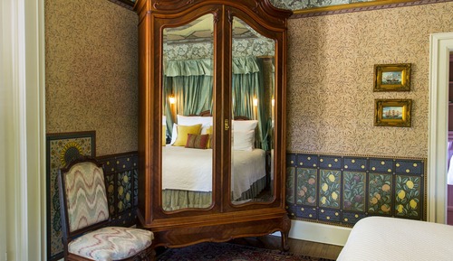 Habitación superior, 1 cama de matrimonio grande, balcón (Robert and Julia Simpson)