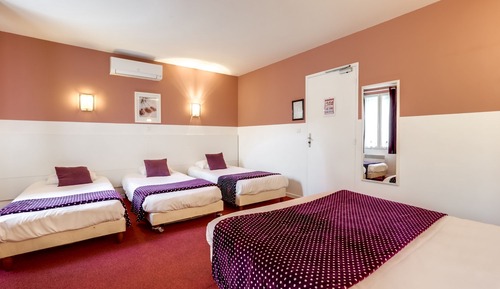 Habitación, varias camas