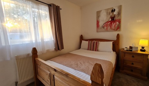 Habitación doble, baño privado, vistas al patio (Room 11 and 12)