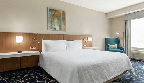 Estándar con cama de matrimonio King
