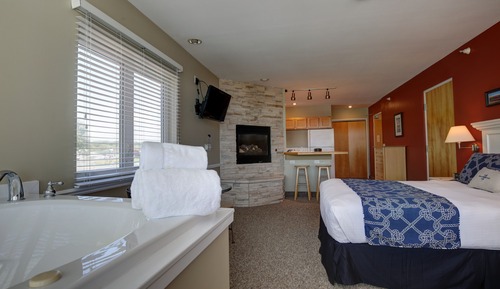 Habitación Deluxe, 1 cama de matrimonio grande con sofá cama, cocina, vistas al lago