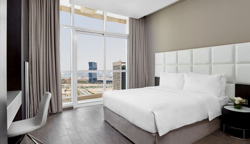 Suite, 1 cama de matrimonio grande, cocina, vistas a la ciudad