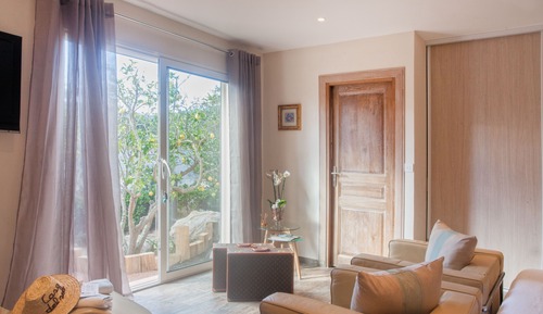 Habitación doble, en la zona del jardín (Suite Alimea)