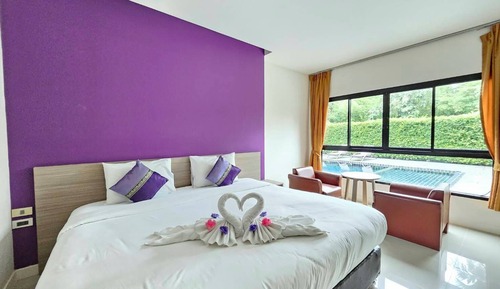 Standard Twin Suite Pool Access