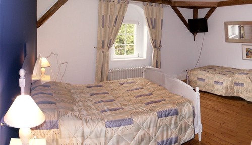 Habitación triple clásica, bañera de hidromasaje (Iris)