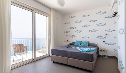 Villa familiar, 3 habitaciones, piscina privada, vistas al mar