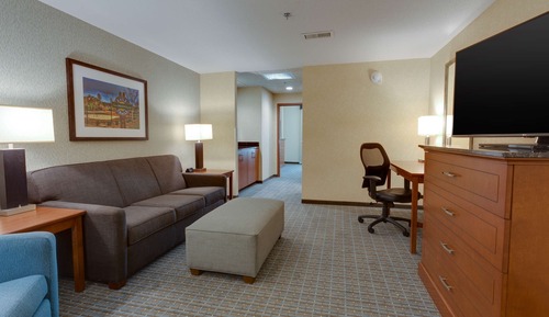 Suite, 2 camas de matrimonio, frigorífico y microondas (Sofabed, 2 Rooms, Hearing, Tub)