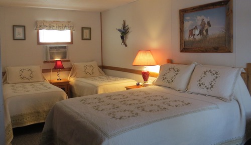 Habitación triple, varias camas