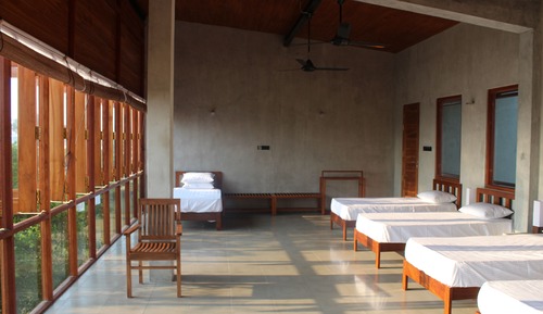 Habitación cuádruple Elite, varias camas, vistas al patio