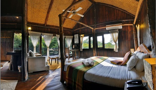 Casa de lujo en un árbol, 1 cama de matrimonio grande, no fumadores