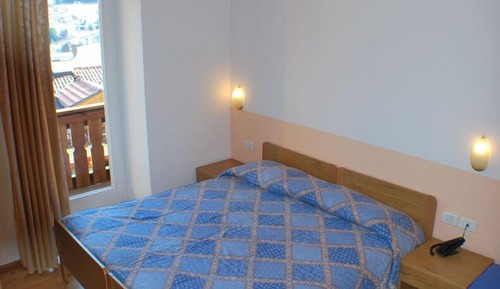 Habitación con 1 cama doble o 2 individuales, balcón