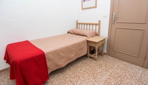 Habitación individual, baño compartido (with Balcony)