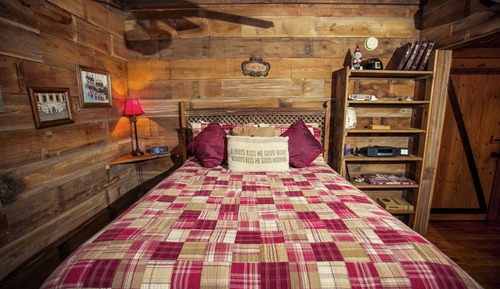 Cabaña clásica, 1 cama de matrimonio, bañera de hidromasaje (Sully's Place)