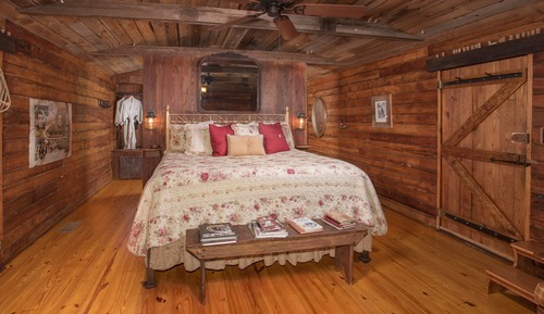 Cabaña, 1 cama de matrimonio grande, bañera de hidromasaje (Batts Ferry)