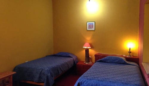 Habitación con 2 camas individuales