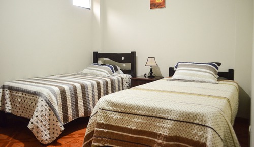 Habitación con 2 camas individuales