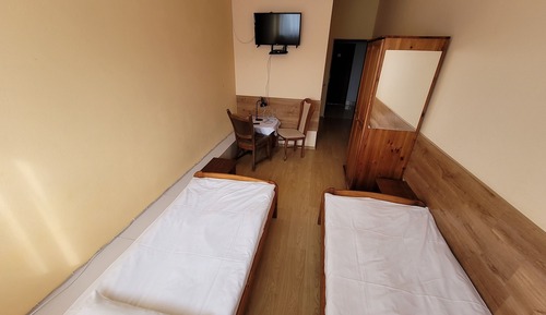Habitación económica, no fumadores, baño privado
