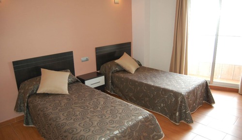 Habitación con 2 camas individuales
