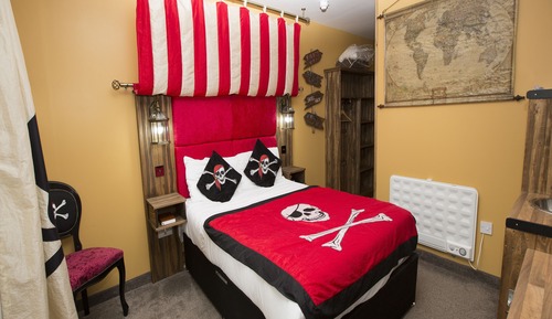 Cabaña (Pirate Cabin)
