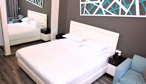 Habitación Deluxe doble, 1 cama de matrimonio grande, vistas a la ciudad